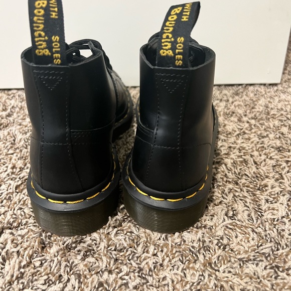 - Dr. Marten boots size 6 - Picture 7 of 8